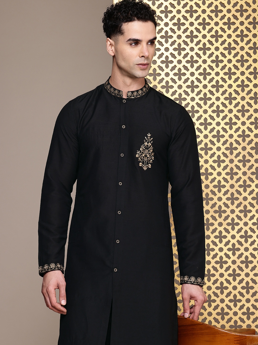 

House of Pataudi Zari Embroidered Jashn Kurta with Salwar, Black