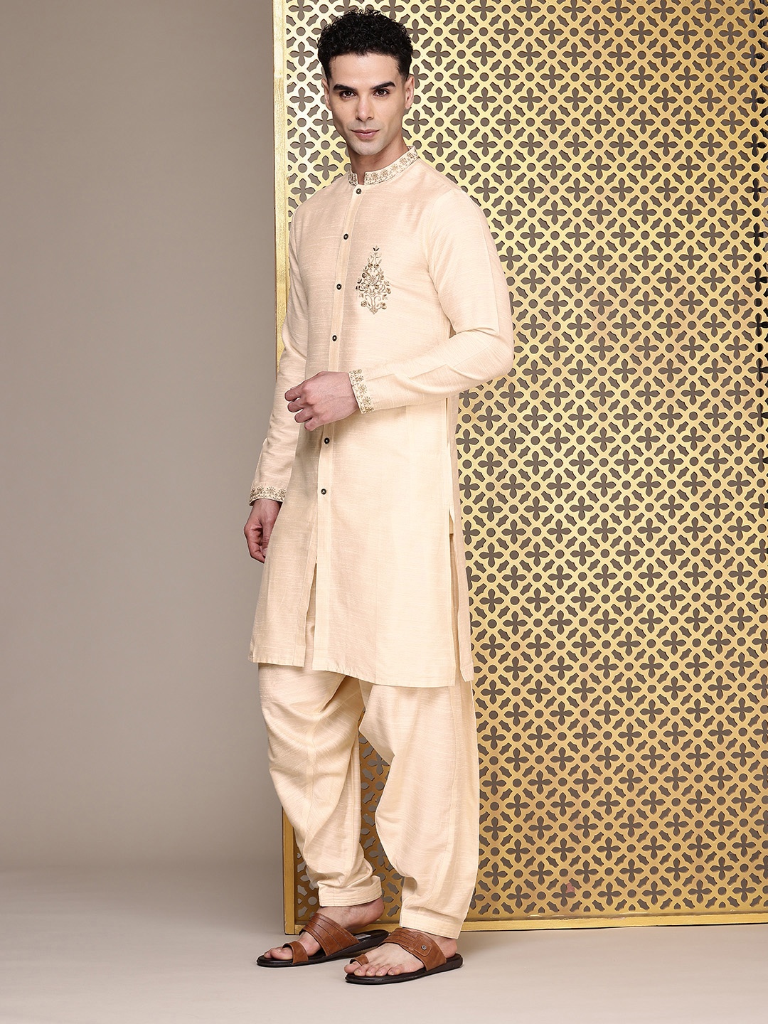 

House of Pataudi Zari Embroidered Jashn Kurta with Salwar, Cream