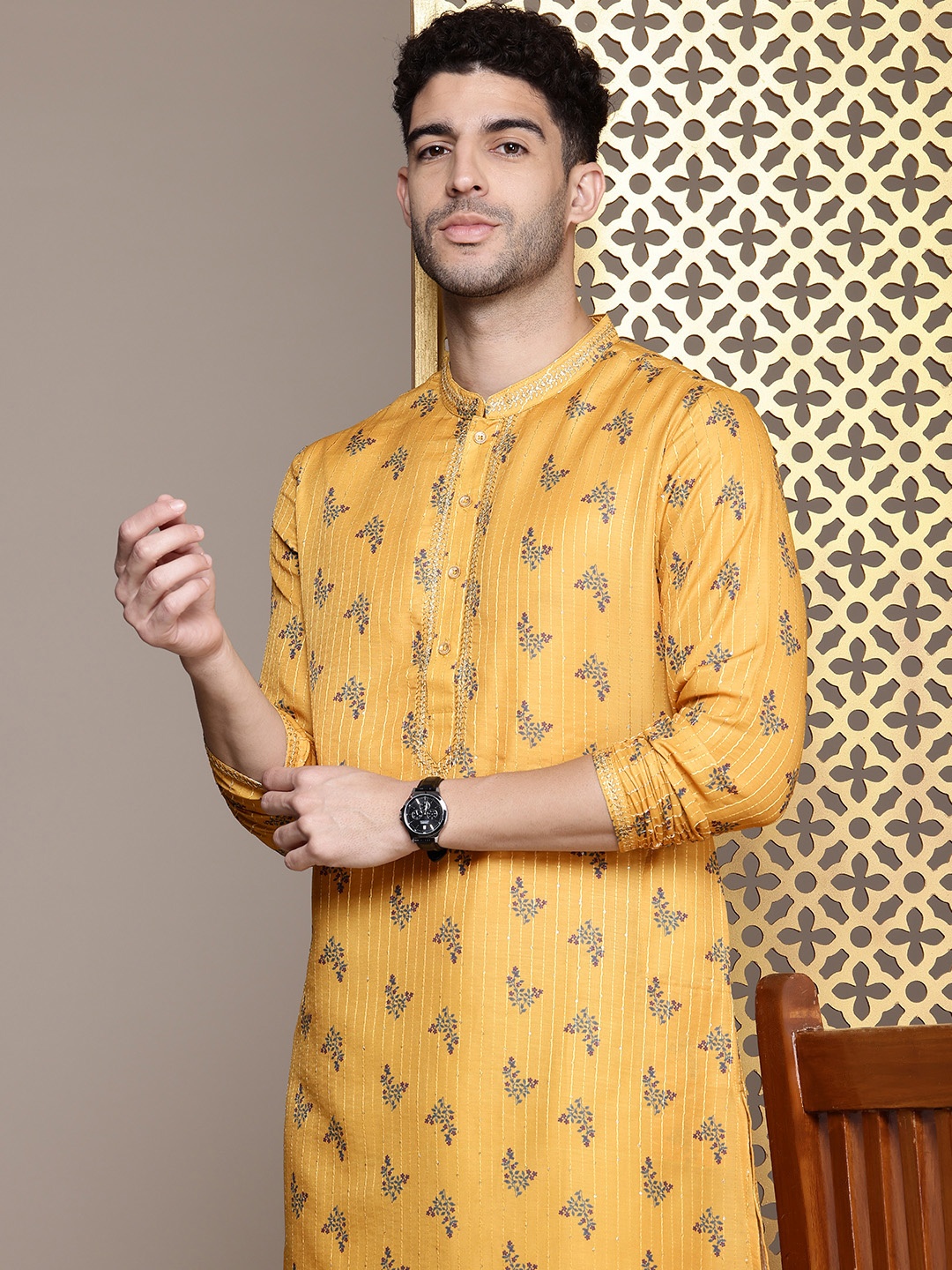 

House of Pataudi Floral Printed Sequinned Jashn Straight Kurta, Yellow