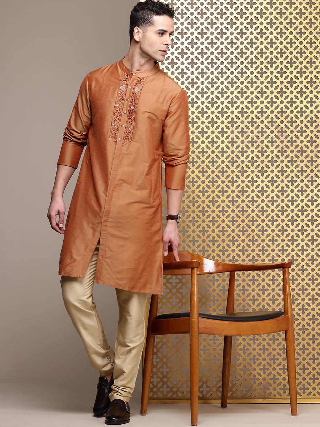 

House of Pataudi Jashn Ethnic Motifs Yoke Design Thread Work Indie Florals Kurta, Rust