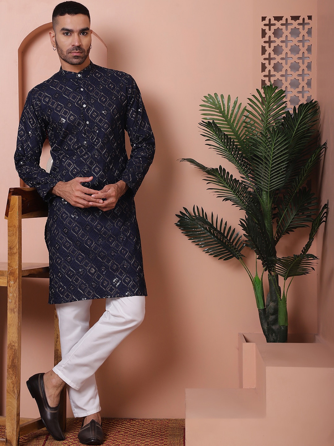 

Jompers Embroidered Mandarin Collar Long Sleeves Sequinned Kurta with Pyjamas, Navy blue