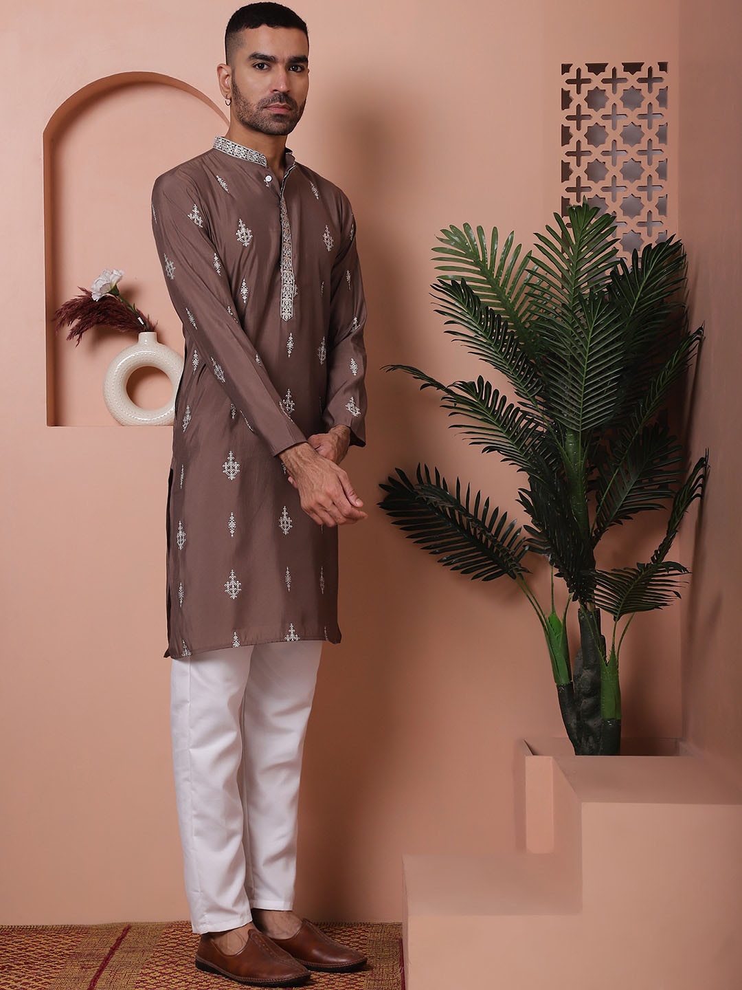 

Jompers Floral Printed Mandarin Collar Long Sleeves Kurta with Pyjamas, Brown