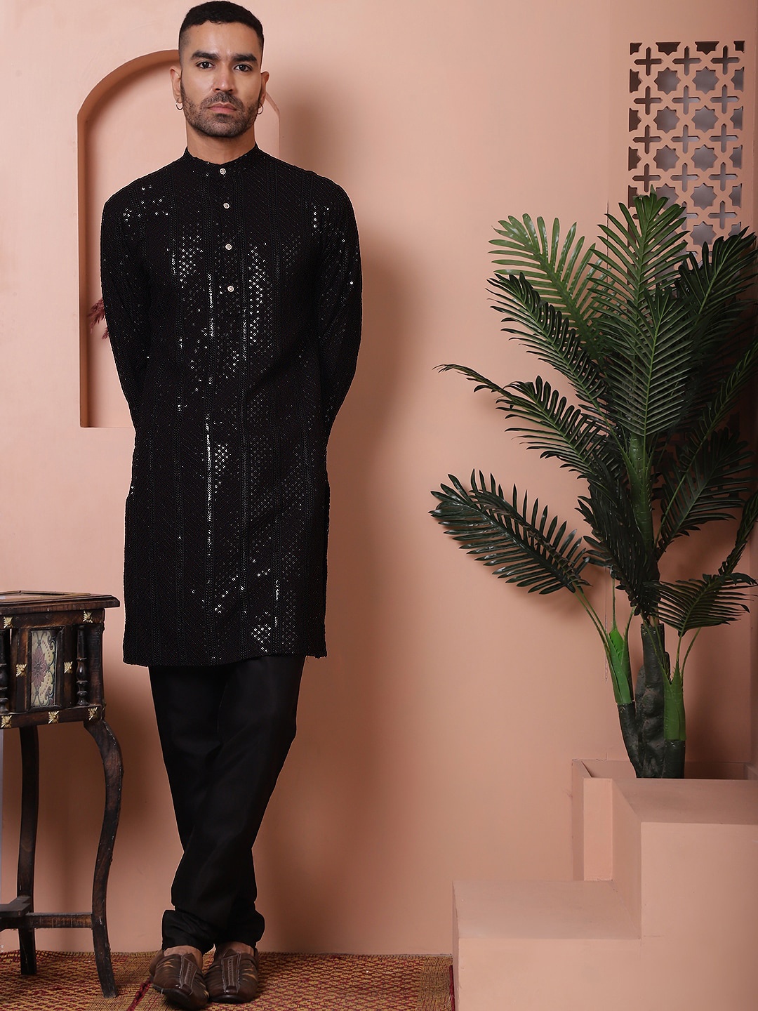 

Jompers Ethnic Motifs Embroidered Mandarin Collar Long Sleeves Kurta with Pyjamas, Black