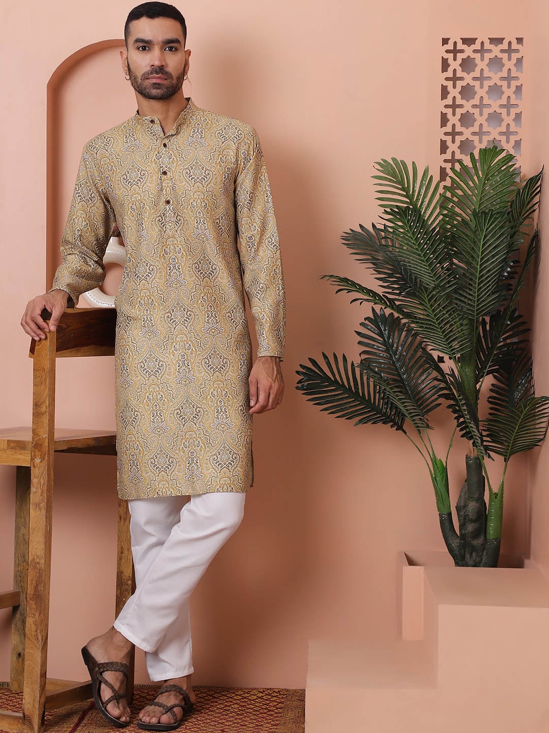 

Jompers Printed Mandarin Collar Long Sleeves Pure Cotton Kurta with Pyjamas, Gold