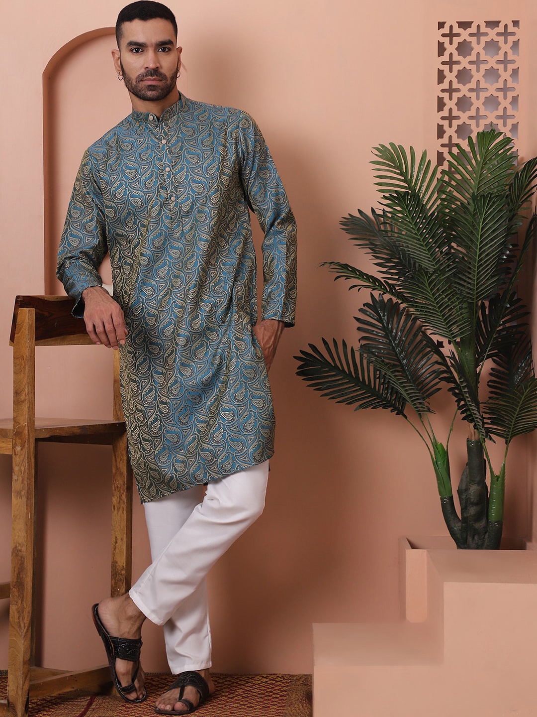 

Jompers Woven Design Mandarin Collar Long Sleeves Kurta with Pyjamas, Blue