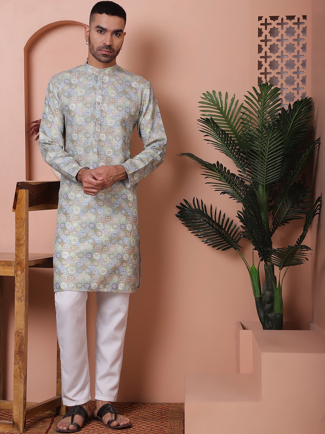 

Jompers Mandarin Collar Embroidered Regular Kurta with Pyjamas, Green