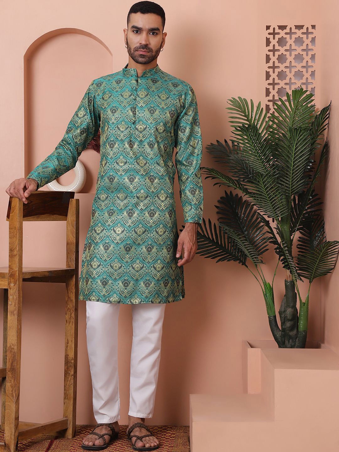 

Jompers Woven Design Mandarin Collar Long Sleeves Kurta with Pyjamas, Green