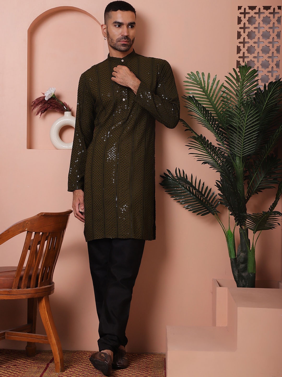 

Jompers Embroidered Mandarin Collar Long Sleeves Kurta with Pyjamas, Green