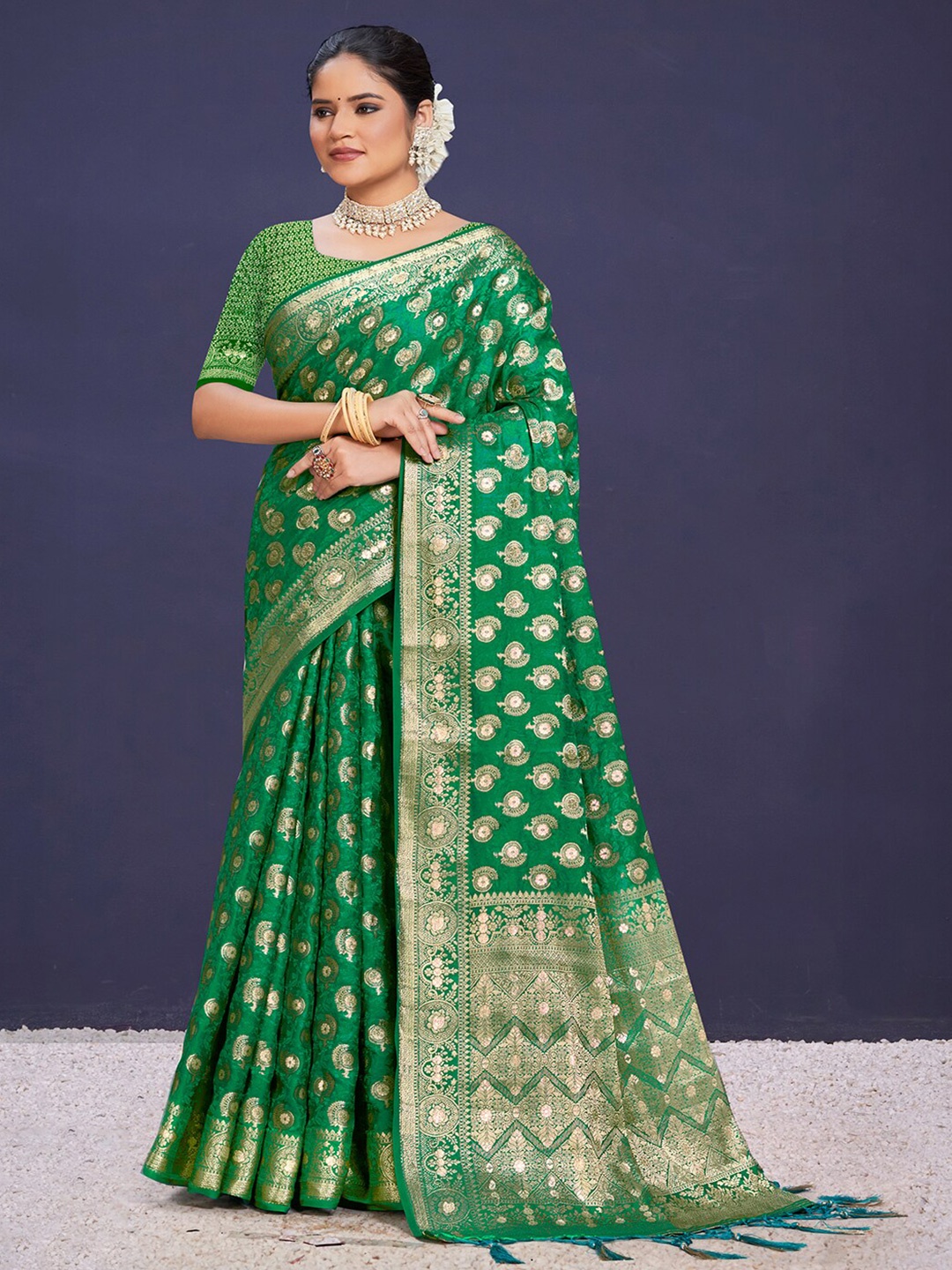 

SANGAM PRINTS Woven Design Zari Silk Blend Tussar Saree, Green