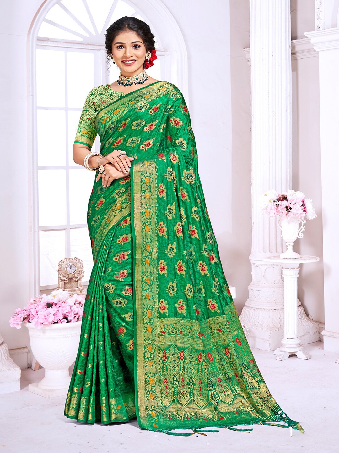 

SANGAM PRINTS Woven Design Zari Silk Blend Tussar Saree, Green