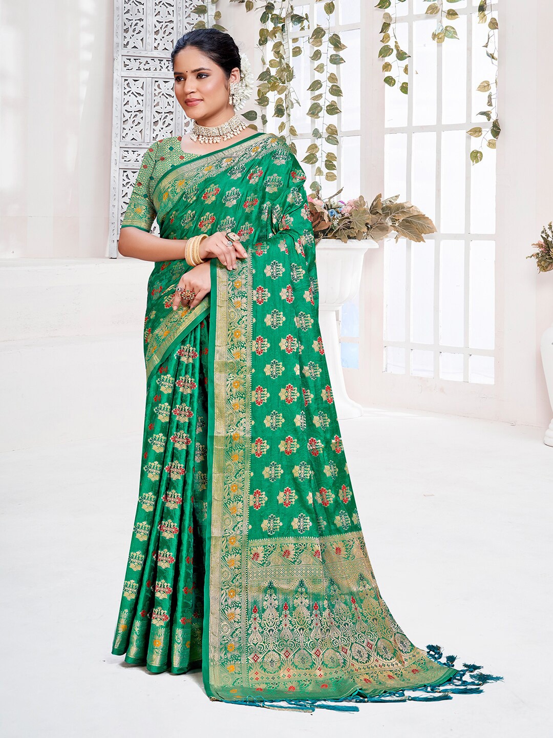 

SANGAM PRINTS Woven Design Zari Silk Blend Tussar Saree, Green