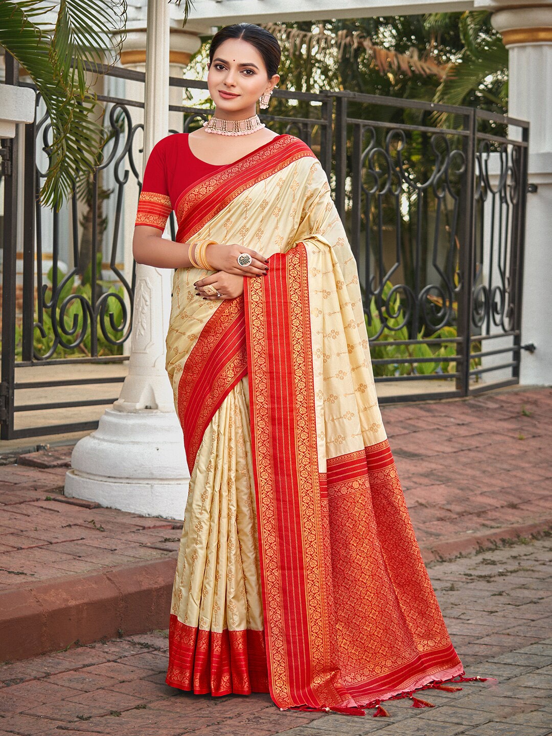 

SANGAM PRINTS Woven Design Zari Silk Blend Tussar Saree, Cream
