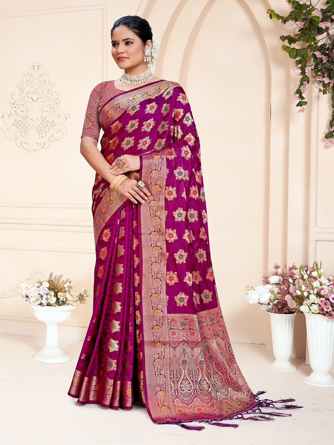 

SANGAM PRINTS Woven Design Zari Silk Blend Tussar Saree, Maroon