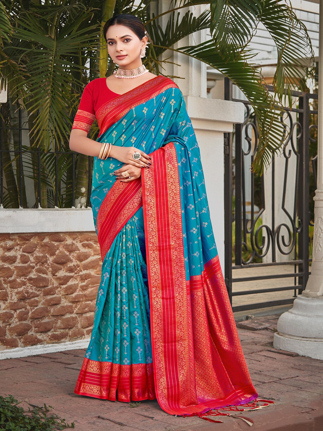 

SANGAM PRINTS Woven Design Zari Silk Blend Tussar Saree, Blue