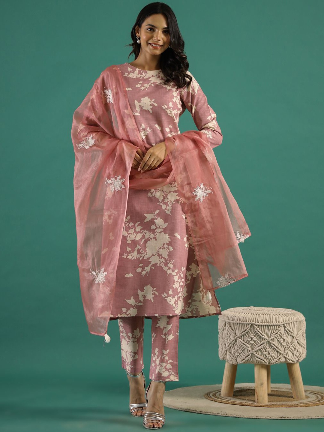 

Sangria Printed Straight Kurta With Trouser & Dupatta Set, Pink