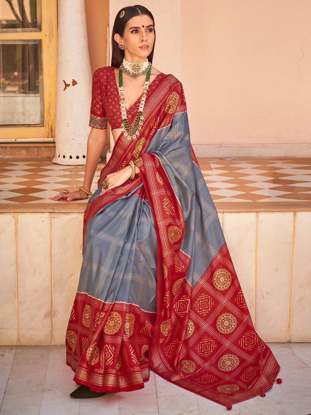 

Anouk Checked Zari Silk Blend Saree, Grey