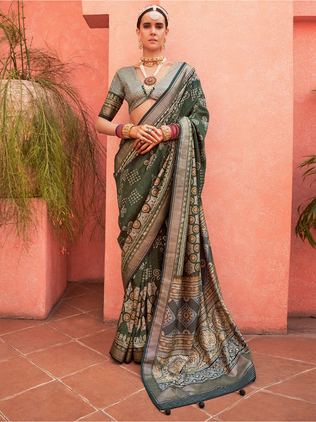 

Anouk Ethnic Motifs Zari Silk Blend Banarasi Saree, Green