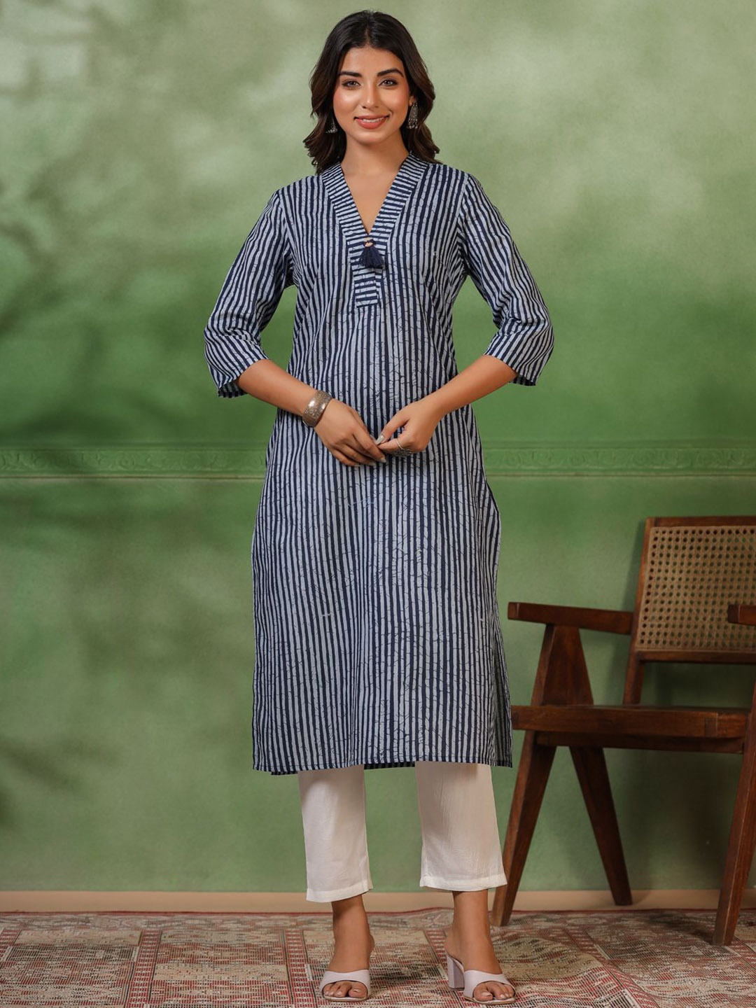 

Sangria Printed Cotton Straight Kurta, Blue