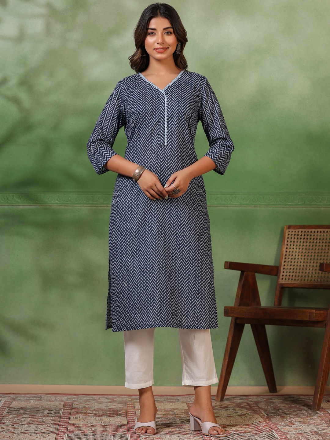 

Sangria Geometric Printed V-Neck Cotton Straight Kurta, Blue