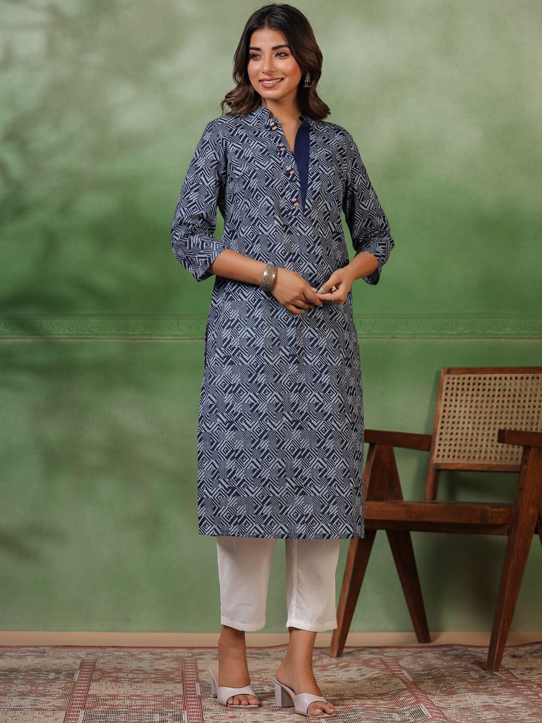 

Sangria Geometric Printed Mandarin Collar Cotton Straight Kurta, Blue