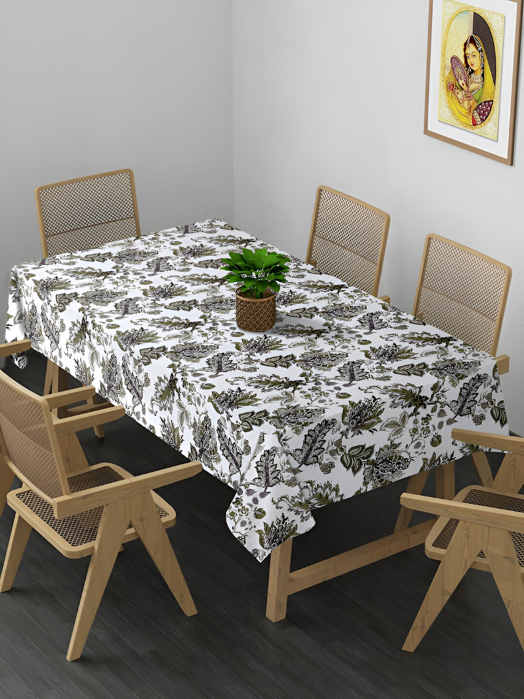 

KLOTTHE White Floral 6-Seater Velvet Table Cover