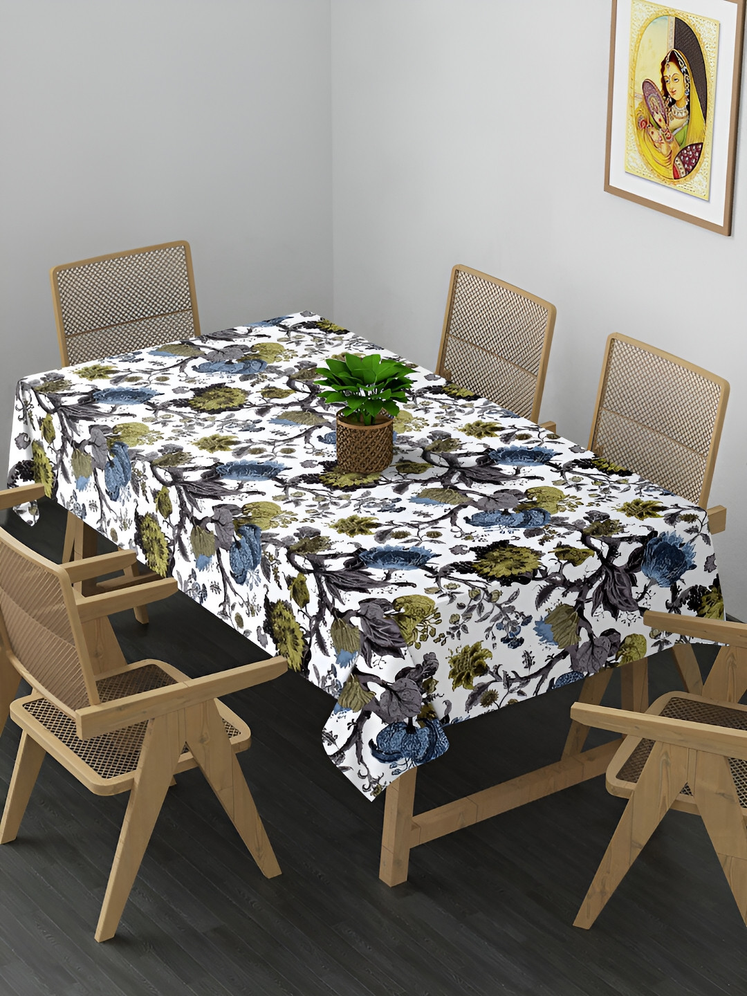 

KLOTTHE White Floral 6-Seater Velvet Table Cover