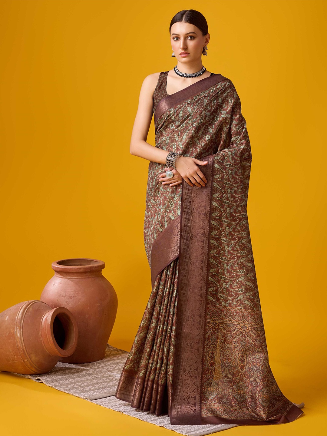 

Mitera Paisley Zari Cotton Blend Saree With Blouse Piece, Brown