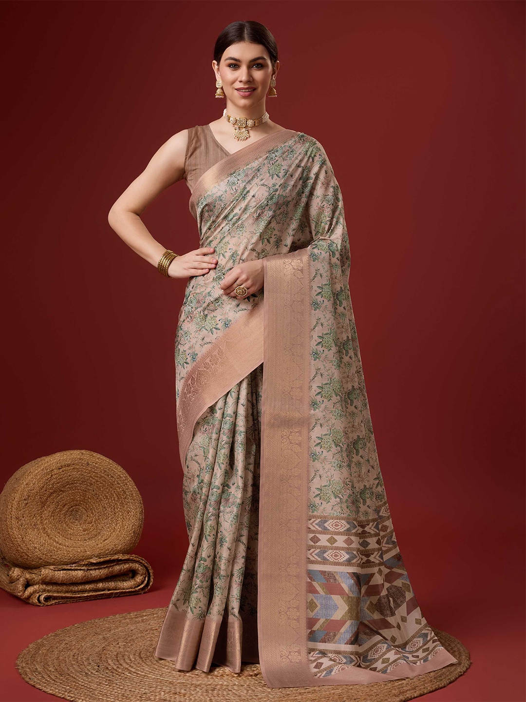 

Mitera Floral Zari Saree, Peach