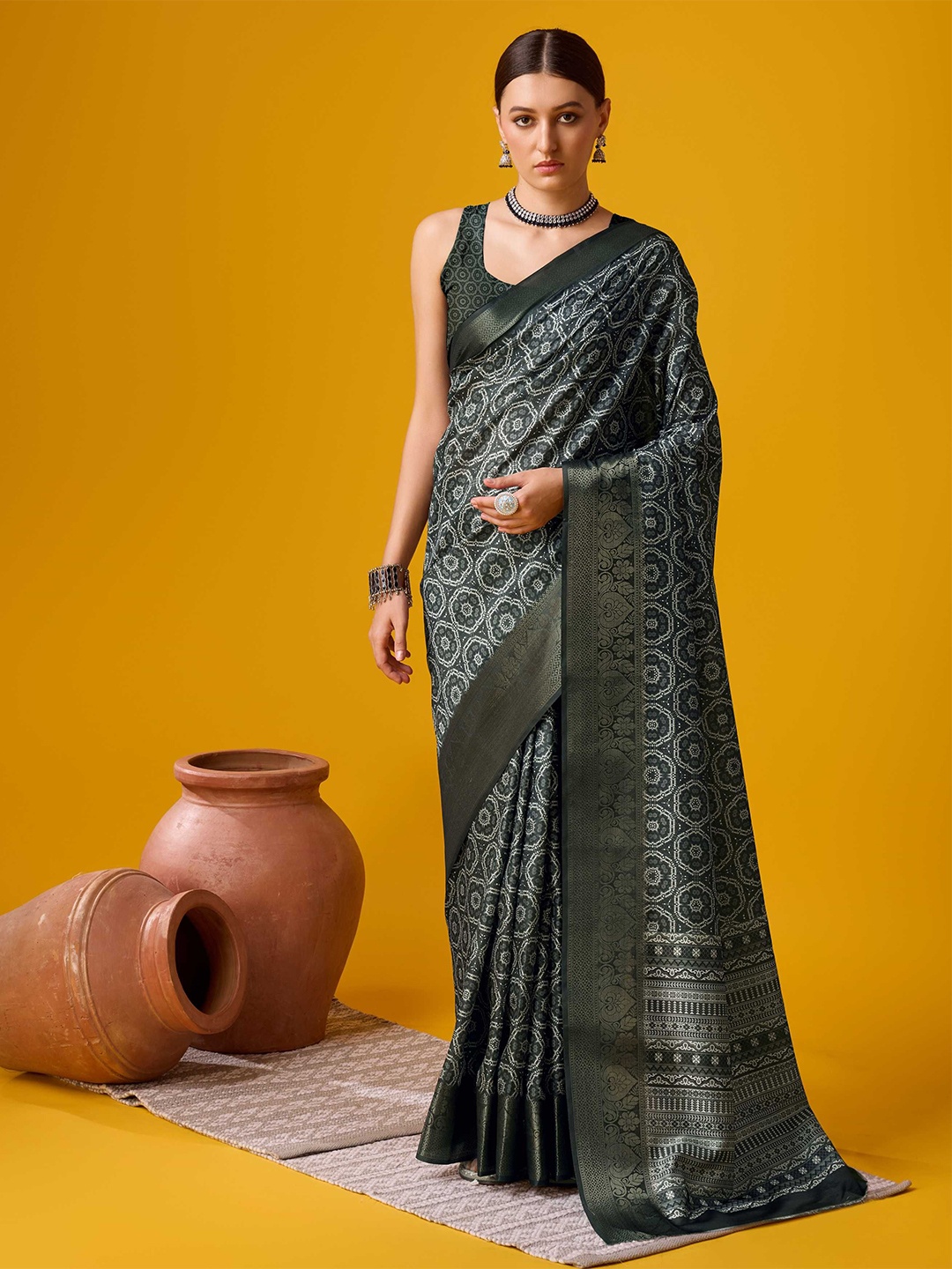 

Mitera Ethnic Motifs Zari Saree, Green