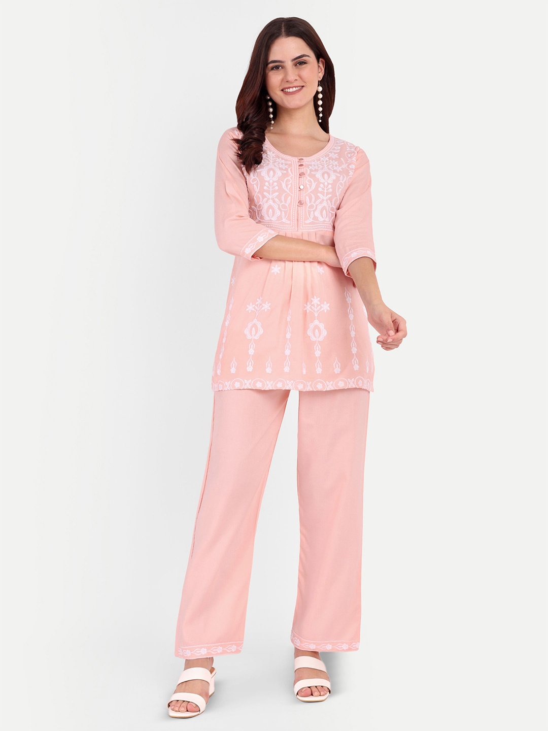 

FNOCKS Women Embroidered organic cotton Kurta Set, Peach