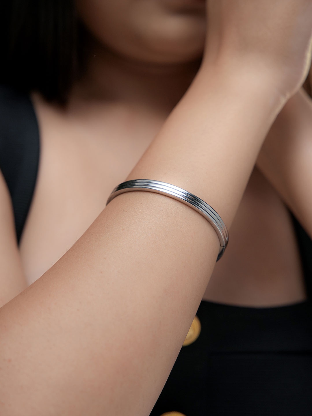 

SWASHAA Women Silver-Plated Kada Bracelet