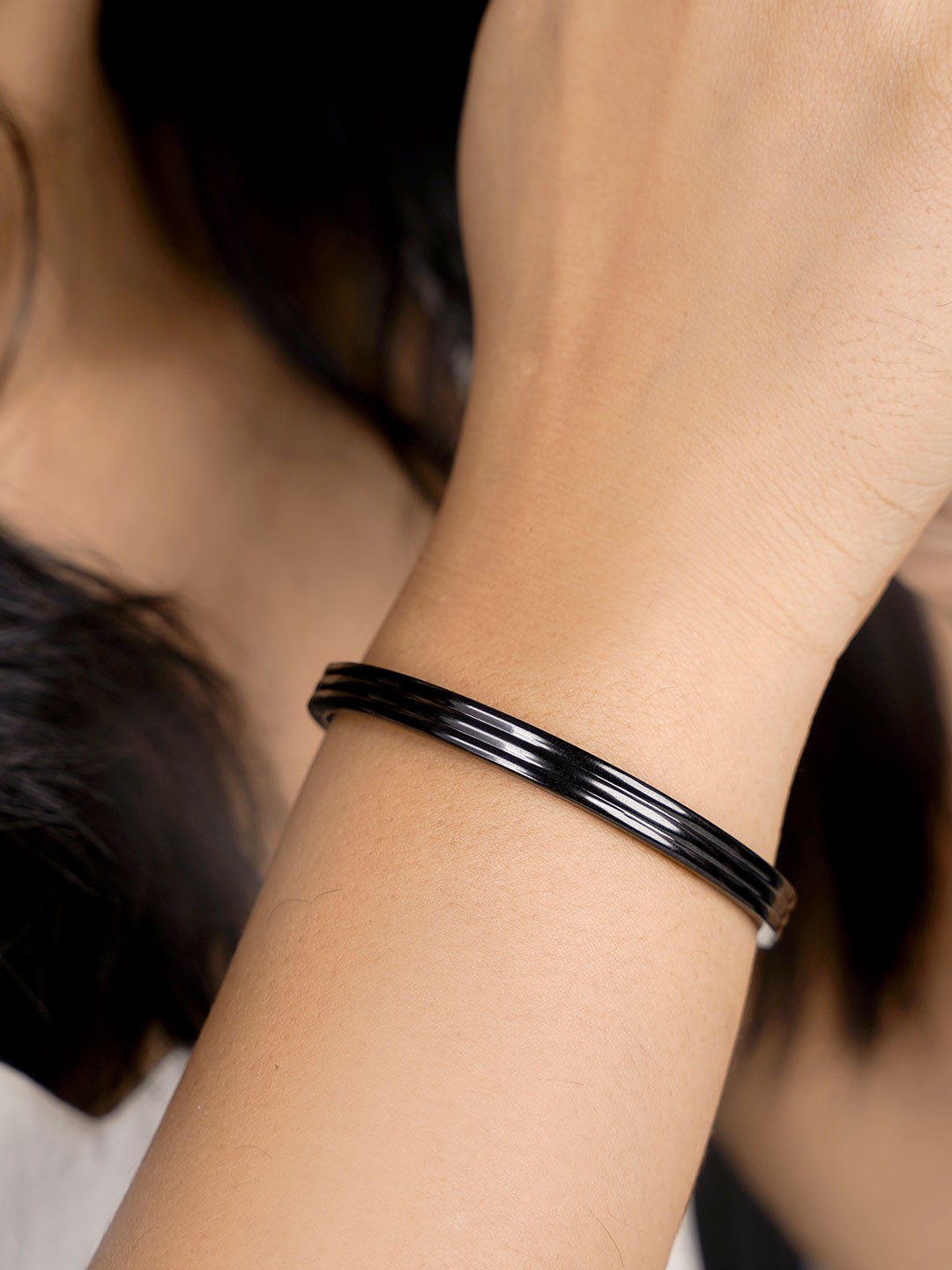 

SWASHAA Women Kada Bracelet, Black