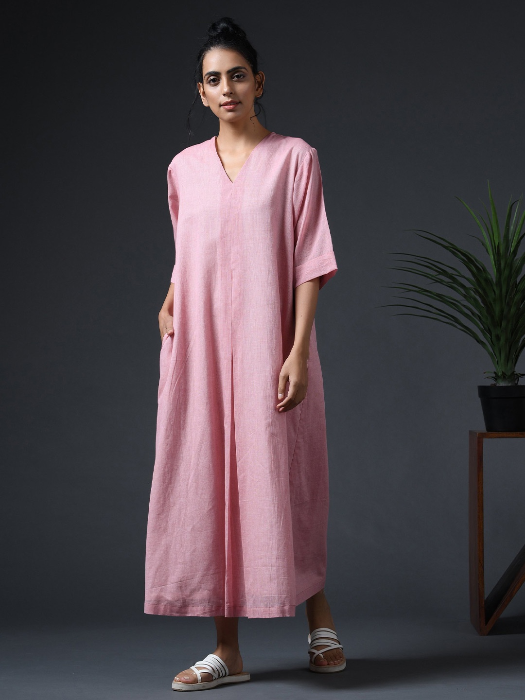 

VASSTRAM V- neck Cotton Maxi Dress, Pink