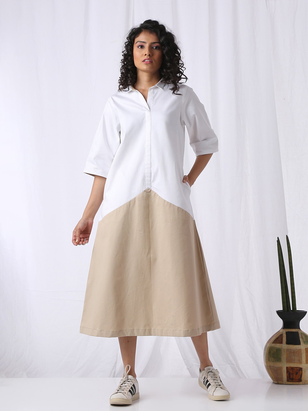 

VASSTRAM Colourblocked Cotton A-Line Midi Dress, White