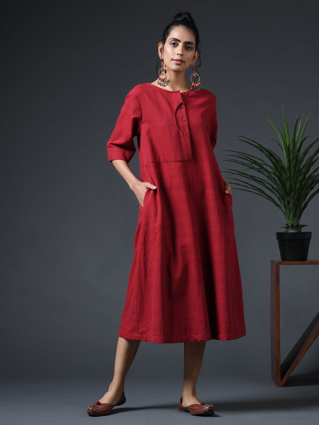 

VASSTRAM Women Solid A-Line Midi Ethnic Dresses, Red