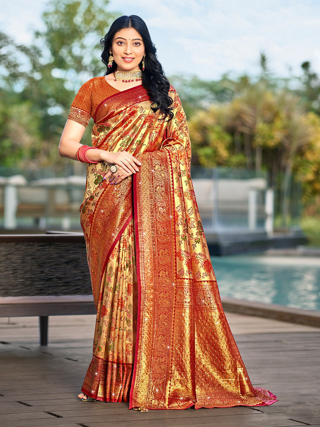 

SANGAM PRINTS Woven Design Zari Silk Blend Saree, Maroon