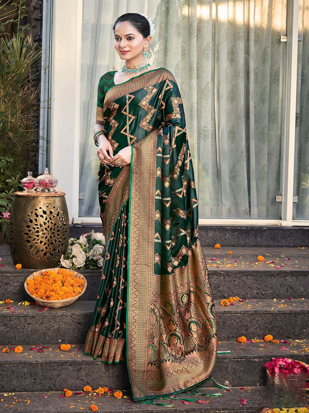 

SANGAM PRINTS Woven Design Silk Blend Tussar Saree, Green