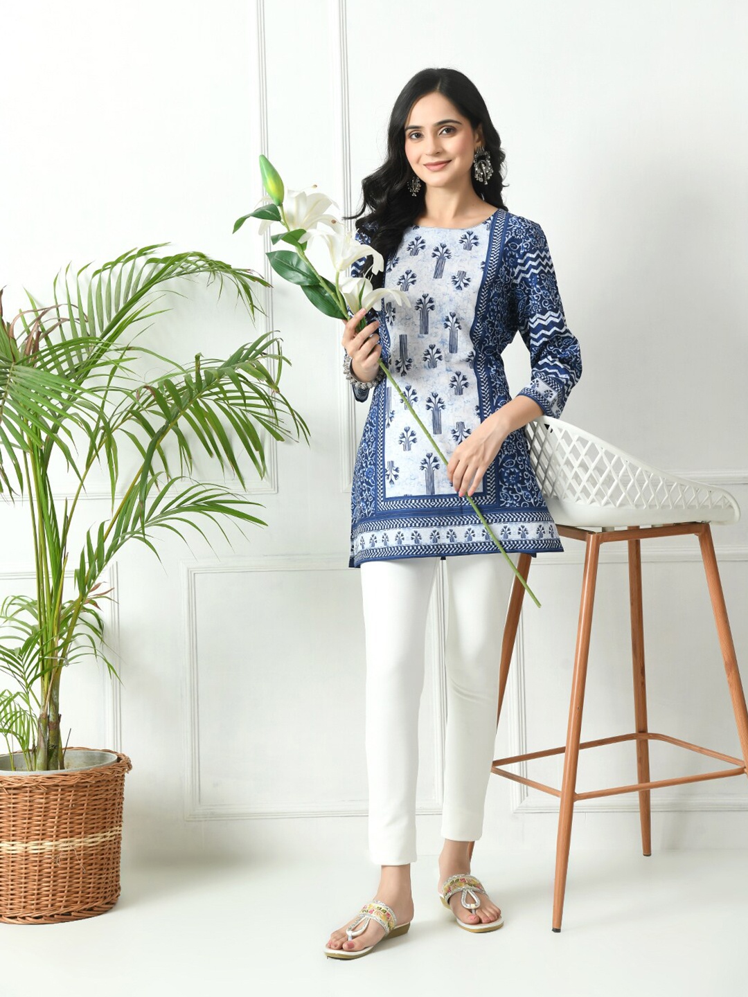 

MEESAN Floral Printed Straight Boat Neck Three-Quarter Sleeves Kurti, Blue