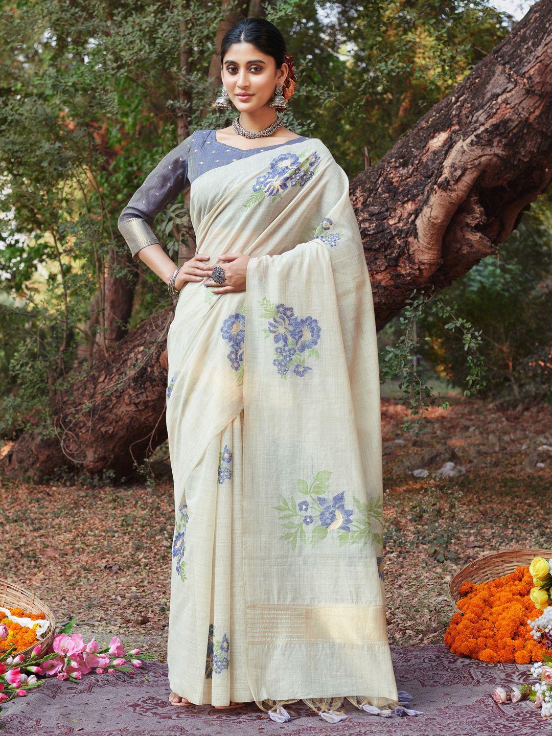 

Mitera Floral Zari Saree, White