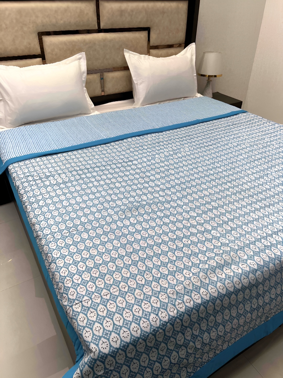 

Pure Decor Blue & White Floral Cotton AC Room 233 GSM Double Bed Dohar