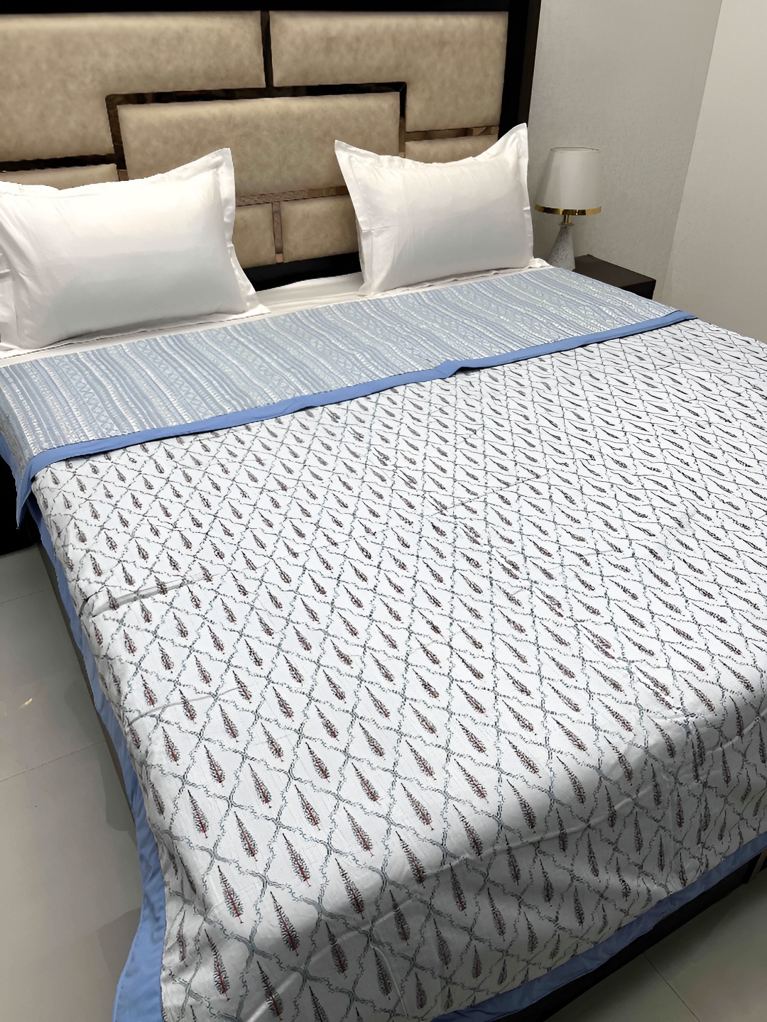 

Pure Decor Blue & White Ethnic Motifs Cotton AC Room 233 GSM Double Bed Dohar