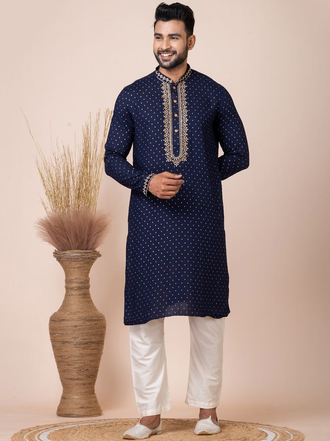 

HU - Handcrafted Uniquely Men Geometric Thread Work Kurta, Navy blue