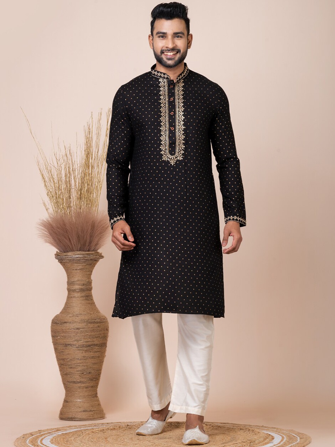 

HU - Handcrafted Uniquely Men Ethnic Motifs Printed Thread Work Kurta, Black