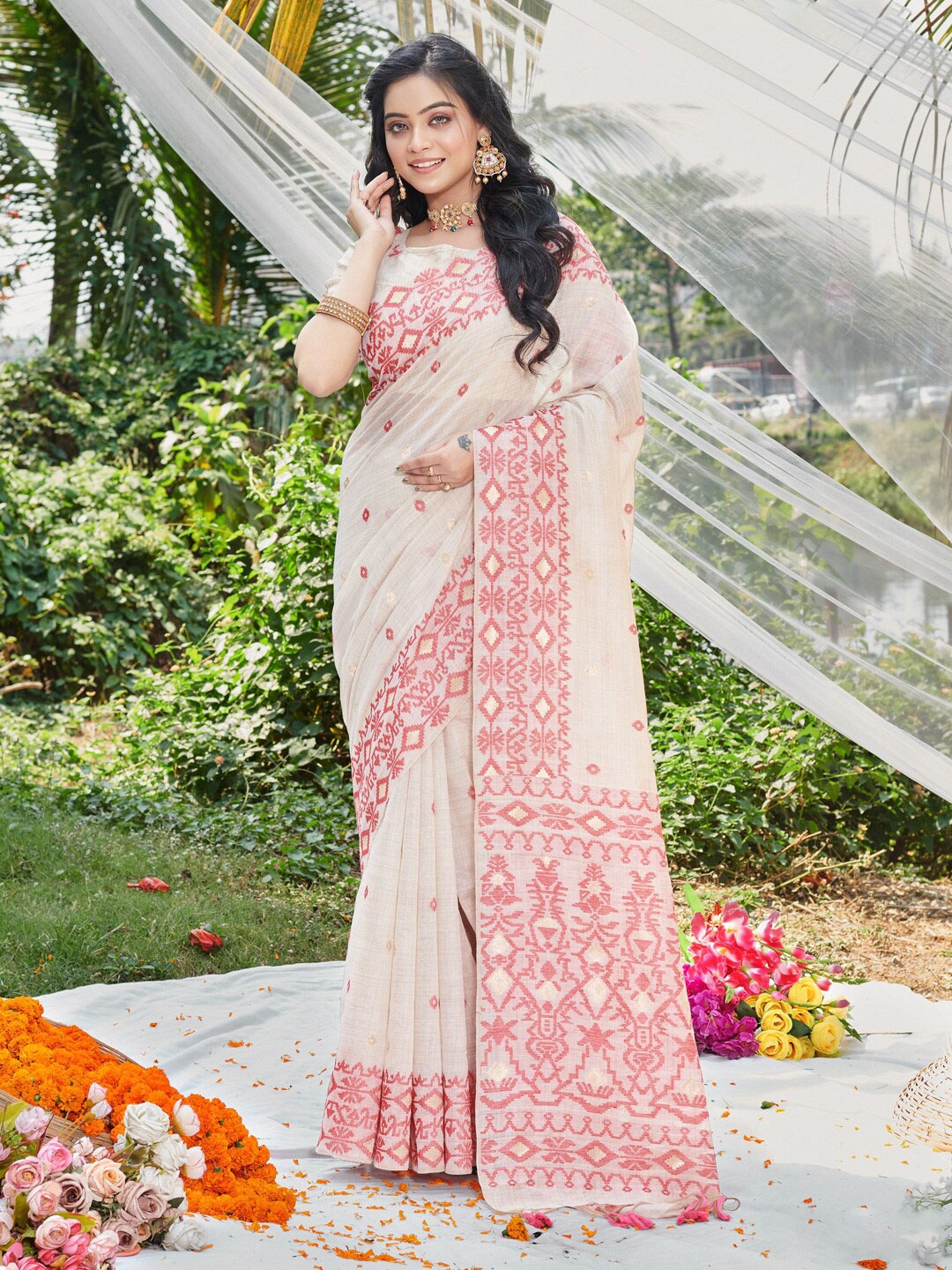 

Mitera Woven Design Saree, Red