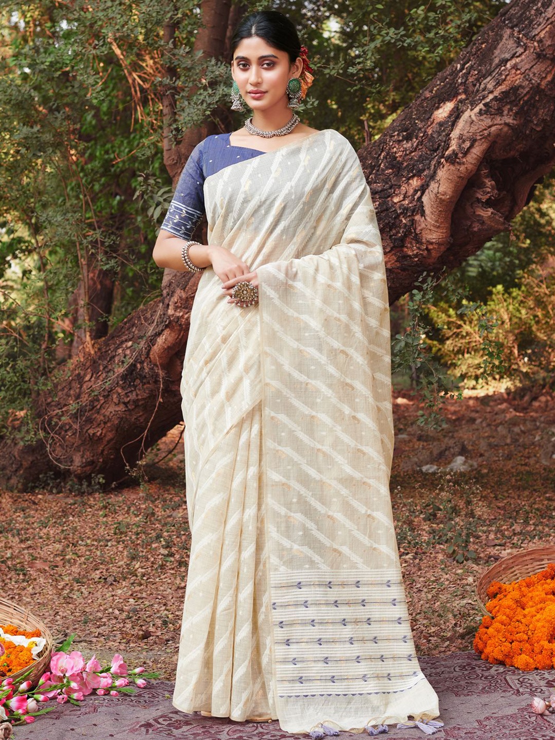 

Mitera Woven Design Saree, Beige