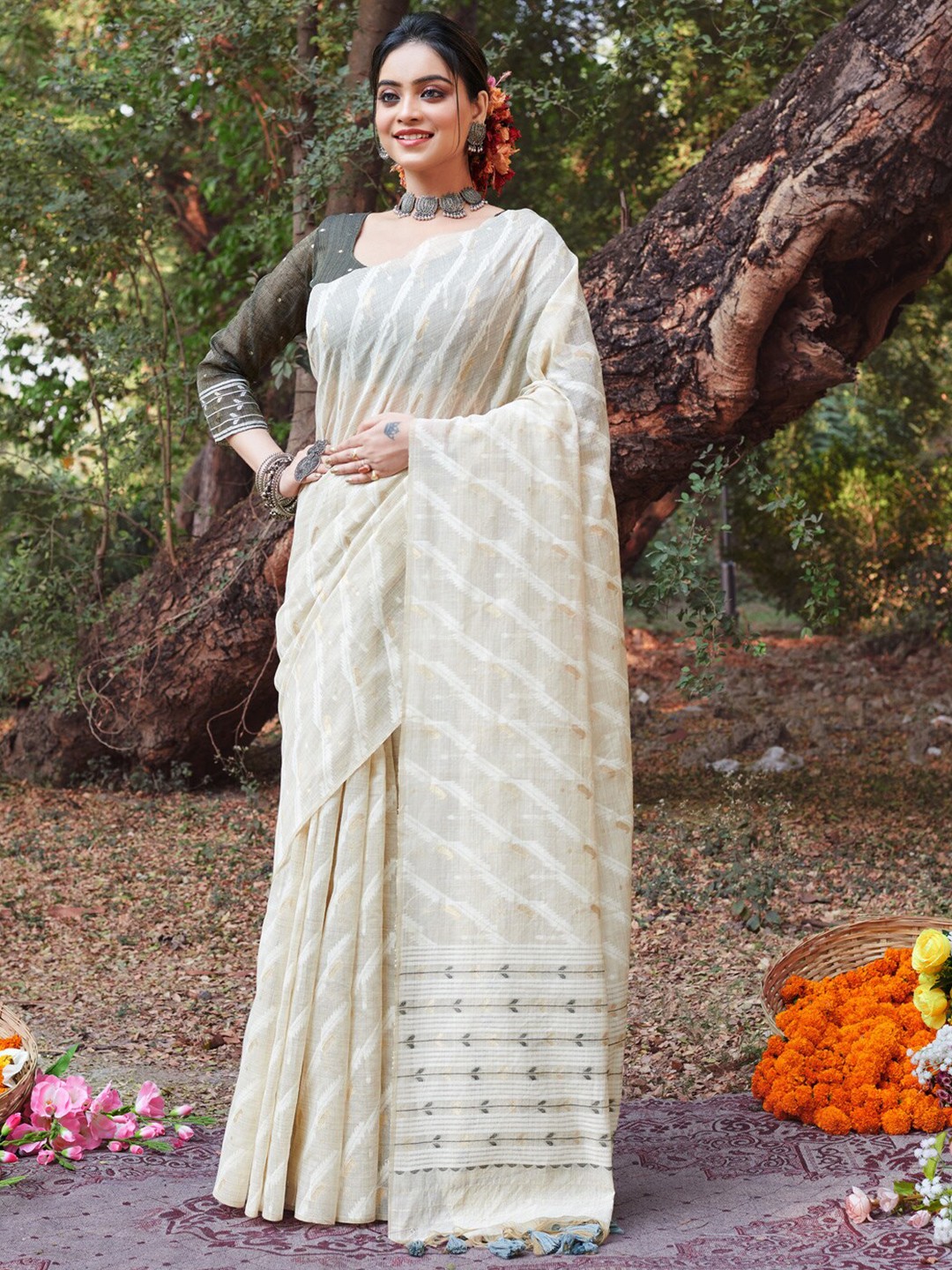 

Mitera Women Woven Design Festive Saree, Beige