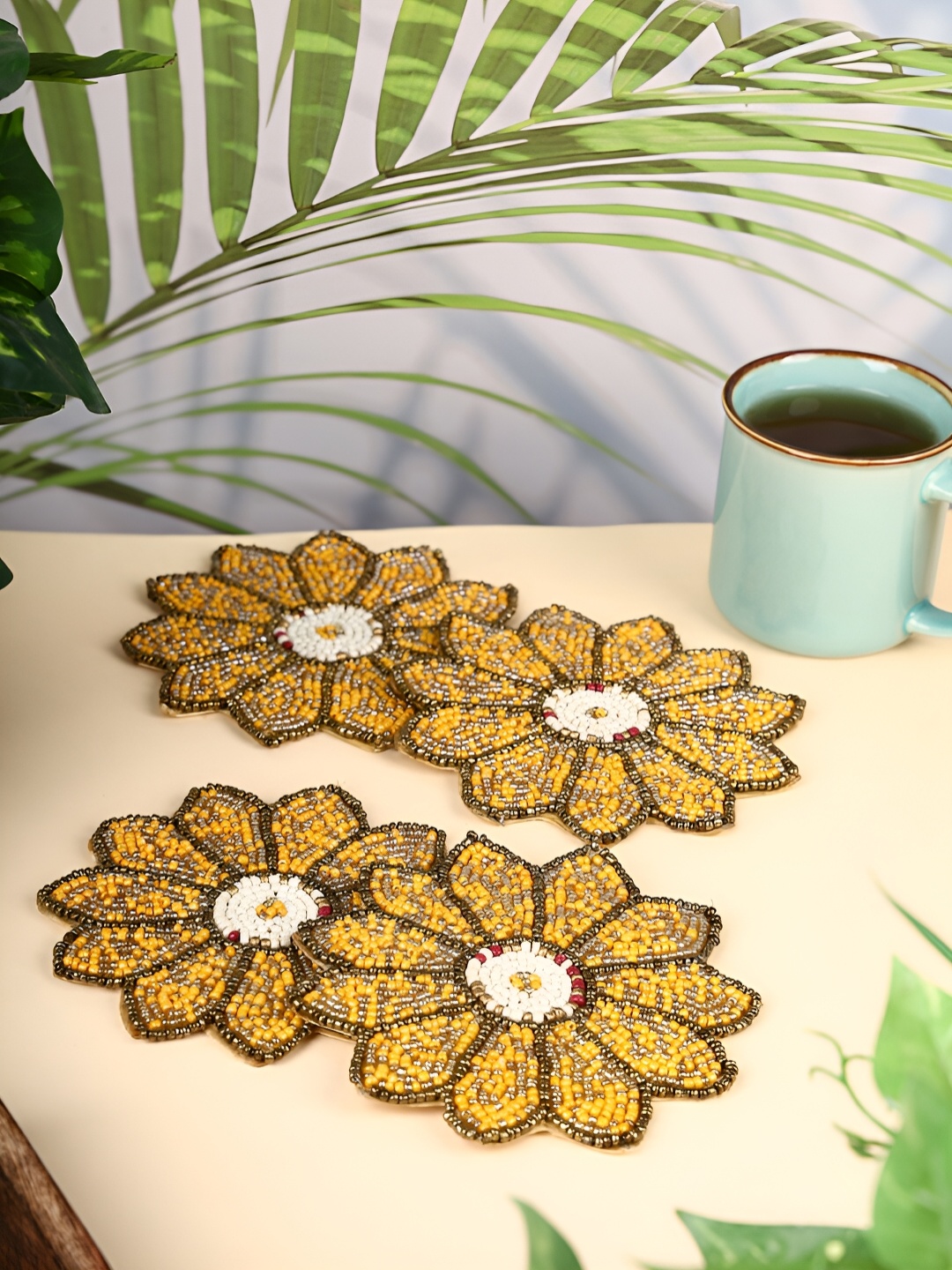 

YWULY Brown & White 4 Pieces Embellished Beaded Coasters