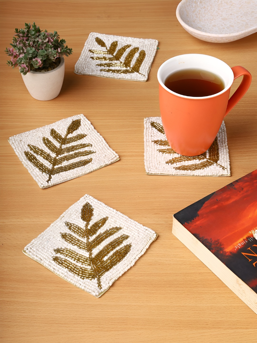 

YWULY White & Brown 4Pcs Embellished Square Coasters
