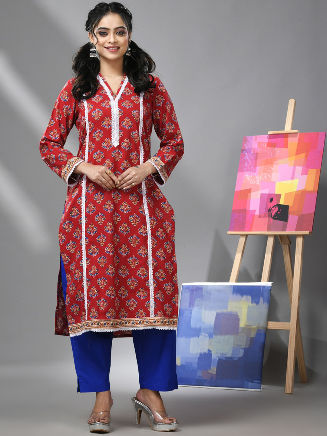

Charukriti Women Geometric Printed Thread Work Kurta, Red