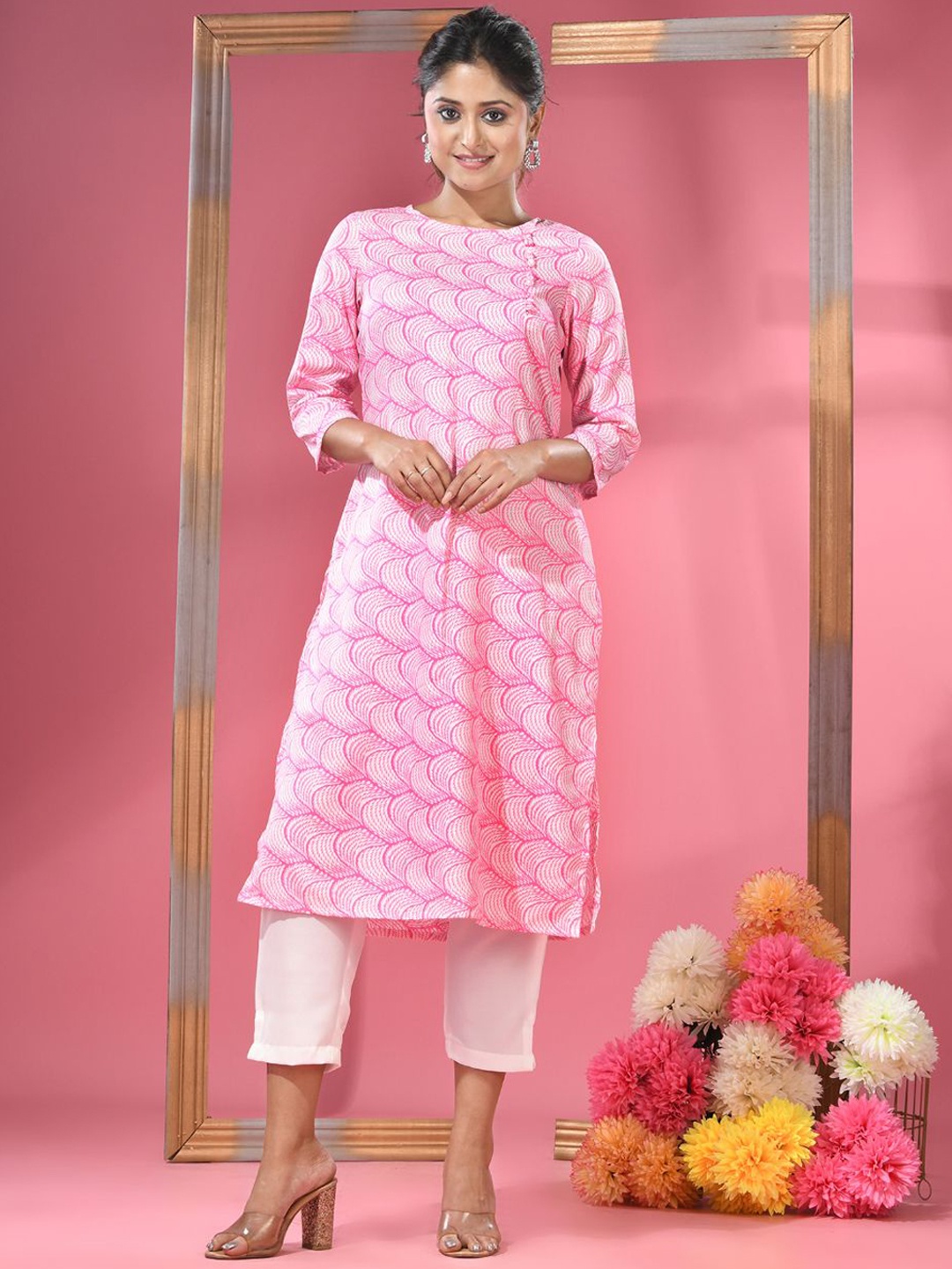 

Charukriti Floral Printed Round Neck Straight Crepe Kurta, Pink